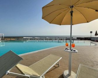 Blu Hotel - Pontecagnano Faiano - Piscina