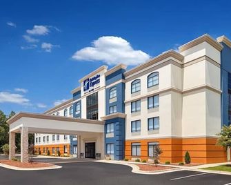 Wingate by Wyndham State Arena Raleigh/Cary - Raleigh - Gebäude