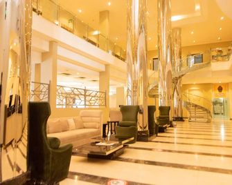 Crossroads Hotel Blantyre - Blantyre - Lobby