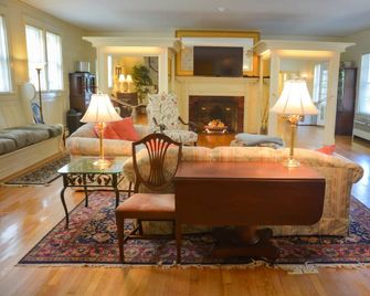 Enchanting Oceanfront Estate w/ High-Speed WiFi Steps from Bar Harbor & Acadia - Bar Harbor - Living room