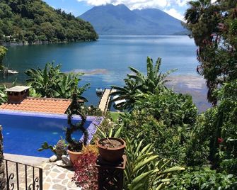 Luxurious 3 Bedroom Lakefront Villa With Heated Pool and Hot Tub - San Marcos La Laguna - Piscina