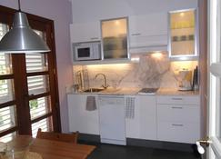 House in rural area with garden, 10 minutes from the center of Girona. - Gerona - Cocina