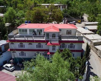 Hotel Dewanekhas Skardu - Skārdu - Edificio