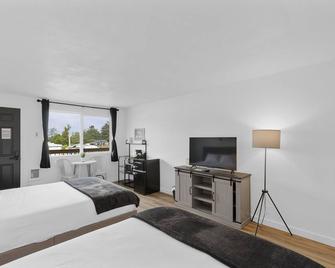 Silver Sands Motel - Westport - Bedroom