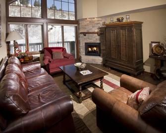 St James Place by East West Hospitality - Beaver Creek - Living room