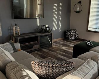 Spacious new home with a country feel. - Kearney - Wohnzimmer