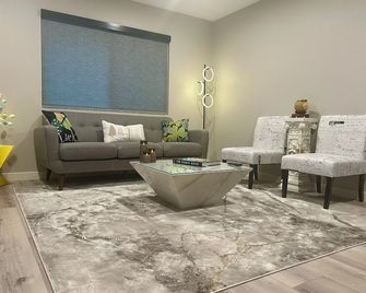 Modern 2-bedroom/2-bath condo with WiFi, AC with Mountain View - Duarte - Living room