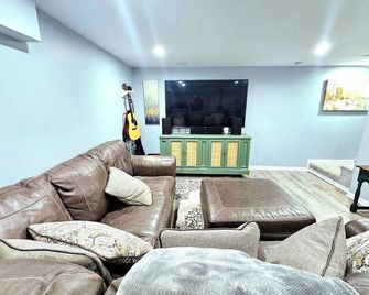 Gorgeous A-Frame on Cedar Lake - Cedar Lake - Living room