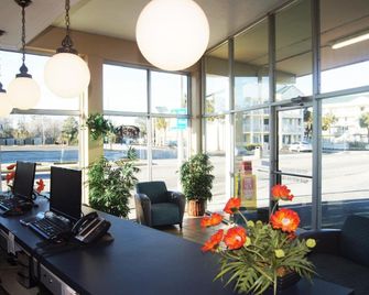 Oceanfront Viking Motel - מירטל ביץ' - לובי