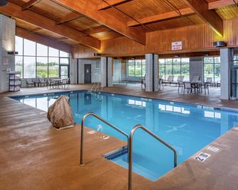 DoubleTree by Hilton Appleton - Appleton - Bazén