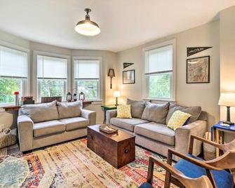 Pet-Friendly Saranac Lake Retreat with Deck and Yard - Saranac Lake - Living room