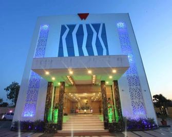 Wingston A Treehouse Hotel-Goverdhan - Mathura - Edificio