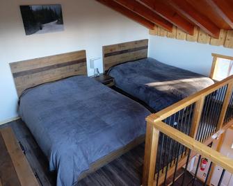 Red Cariboo Apartments - Anahim Lake - Bedroom