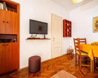 Hostel Kolovare - Zadar - Comedor