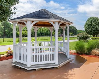 Quality Inn & Suites Lexington South - Lexington - Patio