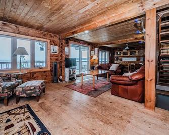 Norse Nook Waterfront W Hot Tub & Sauna - Lion's Head - Sala de estar