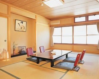 Robatakan - Izu - Ruokailuhuone