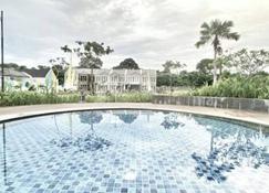 Sooth & Relax Holiday Stay | Ptk - Pontianak - Piscina