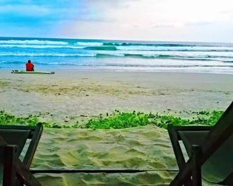 Surf Ocean Villa - Matara - Beach