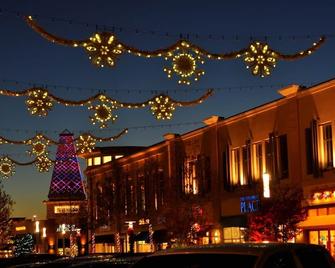 2 Pet-Friendly Suites with Free Parking Near Crystal Bridges Museum - Rogers - Будівля