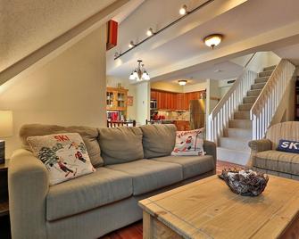 Mountain Green Resort by Killington VR - 2 Bedrooms - Killington - Wohnzimmer