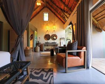Tomo Safari Lodge - Hoedspruit - Oturma odası