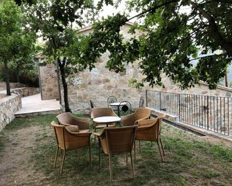 Chambres Dhotes Corse - Venaco - Innenhof