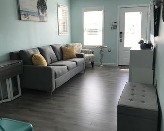 Enjoy sunsets at this modern cottage with large backyard and peekaboo bay view. - Seaside Park - Living room