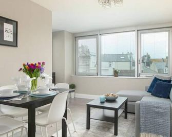 Gorgeous Minutes From The Beach - Brighton - Sala pranzo
