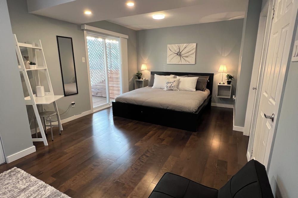 Downtown - Large Modern 2 Br Apt + 1 Free Parking - אוטאווה - חדר שינה