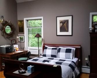 currently not booking via vrbo - Swansea - Bedroom