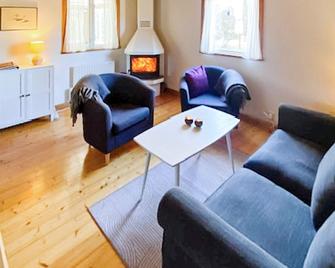 4 Person Holiday Home in Lärbro - Lärbro - Huiskamer