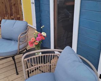 Bunkie with spectacular view, peaceful setting, and close to amenities. - Digby - Balcony