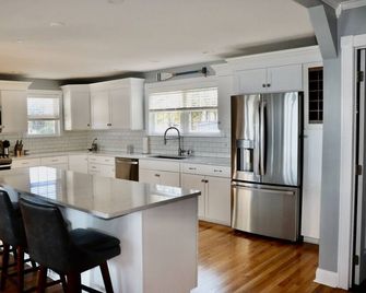 Waterfront 3000 Sqft Home W/ Pier, Wrap Porch, Kayak, Paddle Board, Fire Pit - Piney Point - Cocina
