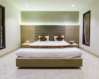 Hotel Grand Parivaar - Igatpuri - Bedroom