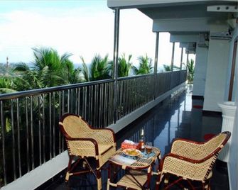 Rock N Beach Hotel - Kovalam - Balcony