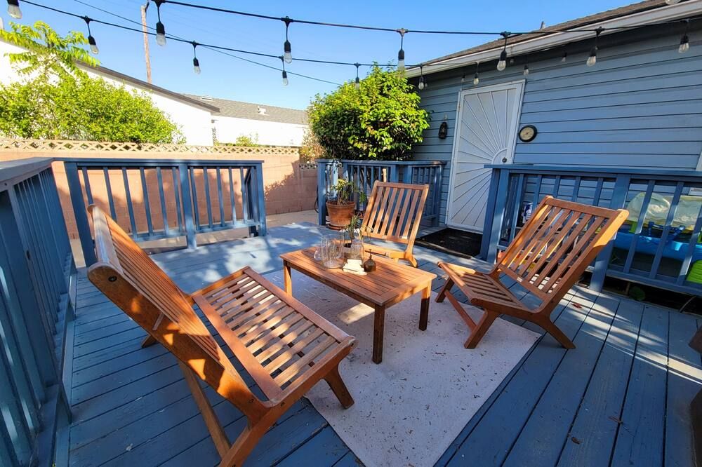 Newly renovated 2 bedroom/1bath with a study and charming outside patio - טוראנס - פטיו