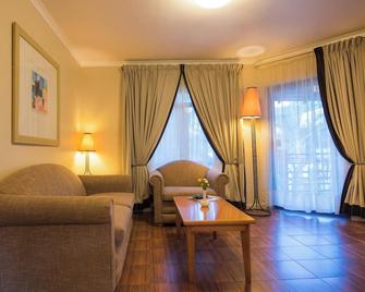Protea Hotel by Marriott Dar es Salaam Oyster Bay - Dar Es Salaam - Living room