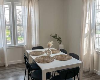 Zenora condo near the sea - Caraquet - Salle à manger