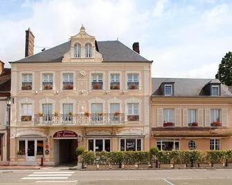 Hôtel Du Saumon - Verneuil d'Avre et d'Iton - Bâtiment