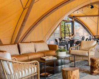 Under Canvas Yosemite - Groveland - Lounge