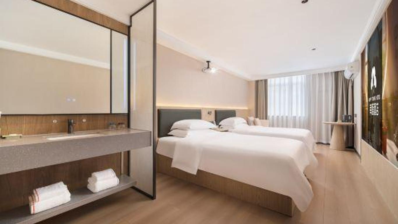 Happy Travel Hotel (Haikou Mova Commercial Square Duty Free)