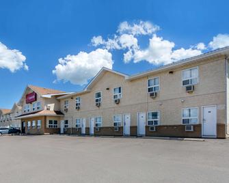 Econo Lodge - Regina - Building