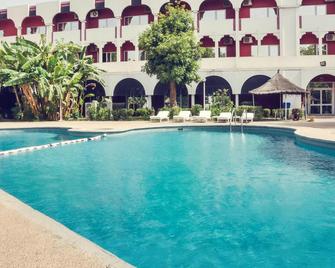 Mercure N Djamena Le Chari - نجامينا - حوض السباحة