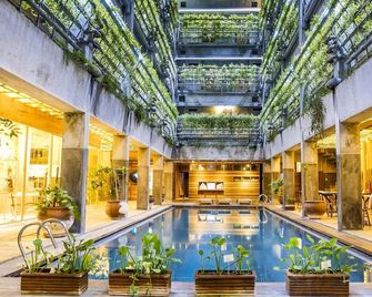 Greenhost Boutique Hotel - Yogyakarta - Piscina