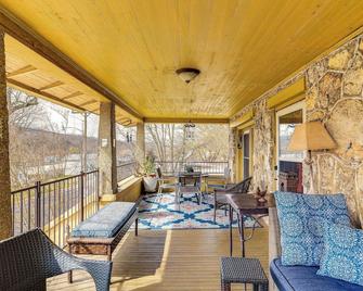 Historic Hardy House on Main Street with Fire Pit! - Hardy - Balcón
