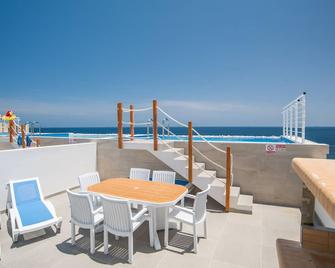 Contemporary Apartment with un-obstructed Sea Views and Private Infinity Pool - Marsaskala - Balcony