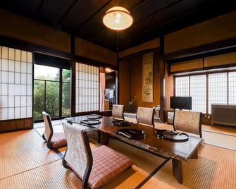 Nagataki - Nakatsugawa - Eetruimte