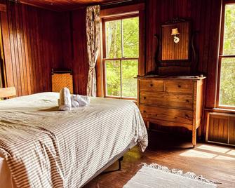 Camp Garcon - Historic Great Camp in Raquette Lake - Eagle Bay - Habitación