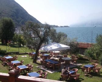 Albergo Navene - Malcesine - Patio
